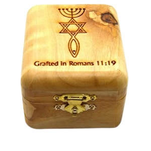 Handcrafted Olive Wood Box with Messianic Seal from Jerusalem – Cultural and Historical Design